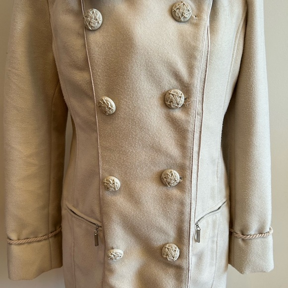 SMEG cream winter coat. Removable faux fur collar. Excellent condition. - Picture 3 of 5